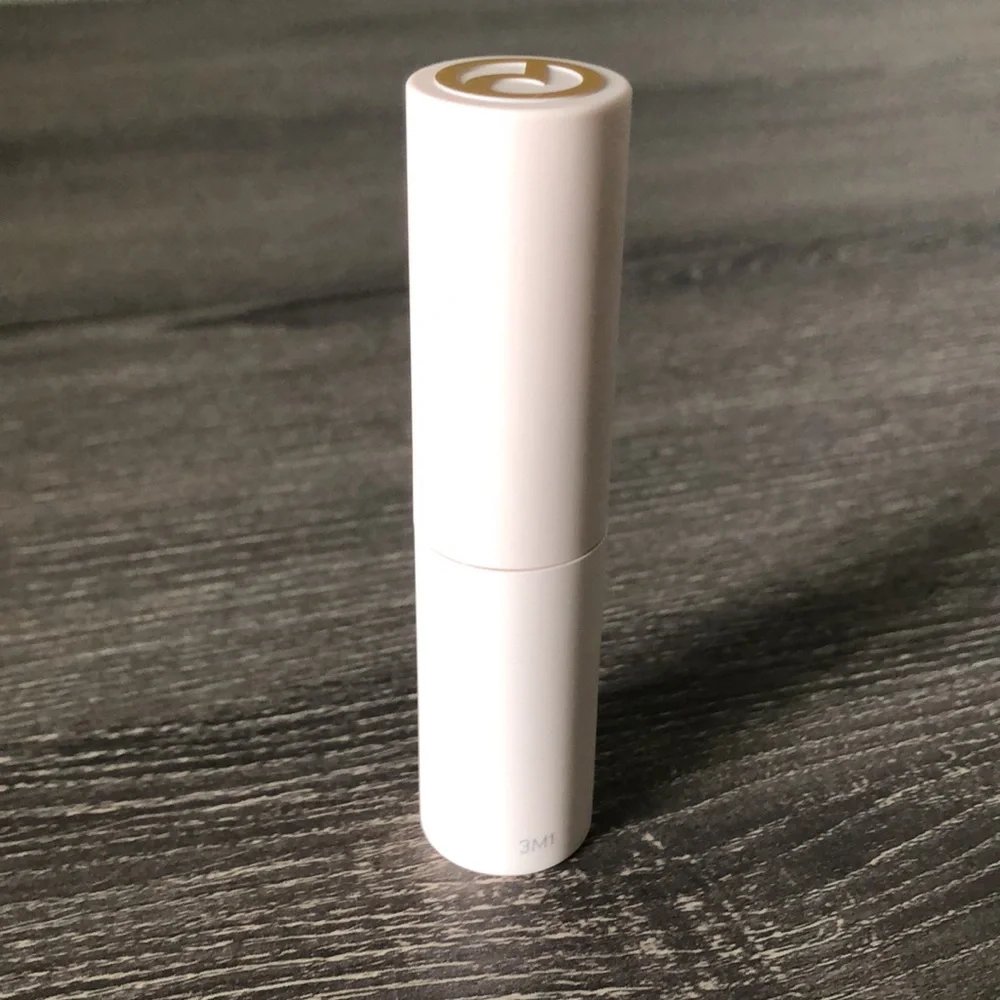 ❤️$8 NWT Rare Beauty Black Mascara 8ml - Picture 3 of 4